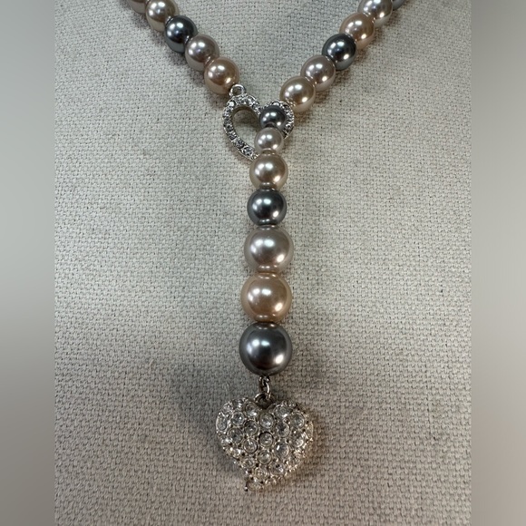 Interlocking heart rhinestone and pearl bead necklace - Picture 2 of 7